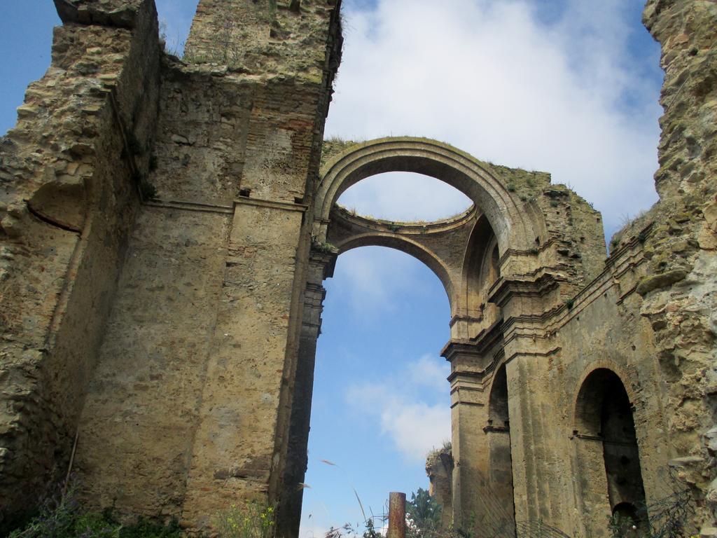 Vacanza Alla Chiesa Diruta Grottole ภายนอก รูปภาพ